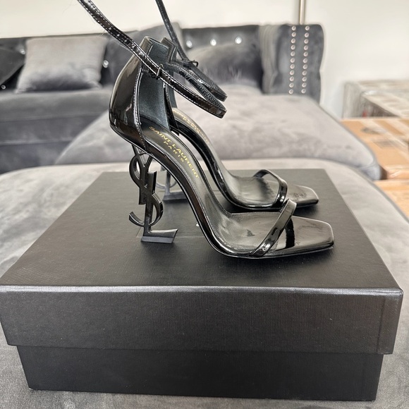 Saint Laurent Glossy Black Heels - Picture 3 of 8